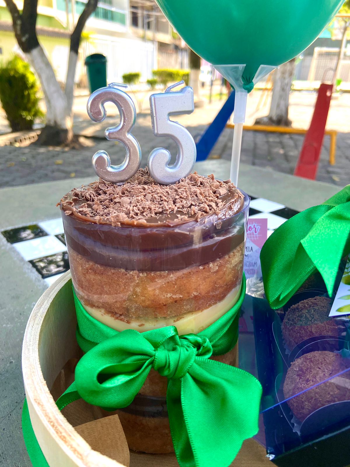 CESTA FELIZ ANIVERSÁRIO QUEENSLIFE